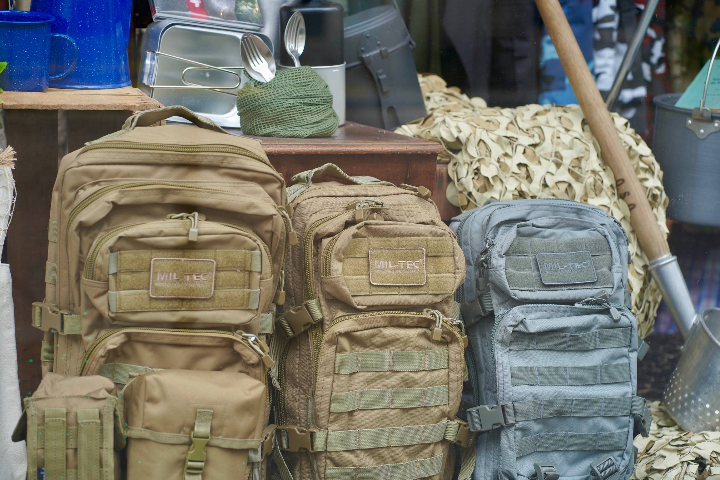 BAMBUS ARMY- & NAVY SURPLUS STORE